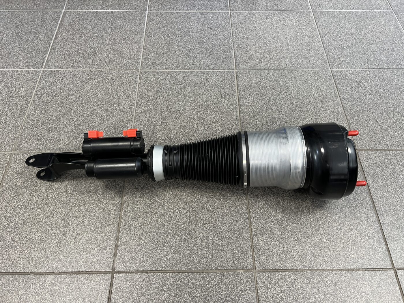 Pneimoatsperes statnis priekšējais priekš MERCEDES W222