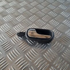 Salona durvju rokturis, aizmugures kreisais priekš AUDI A4 2000 AVANT