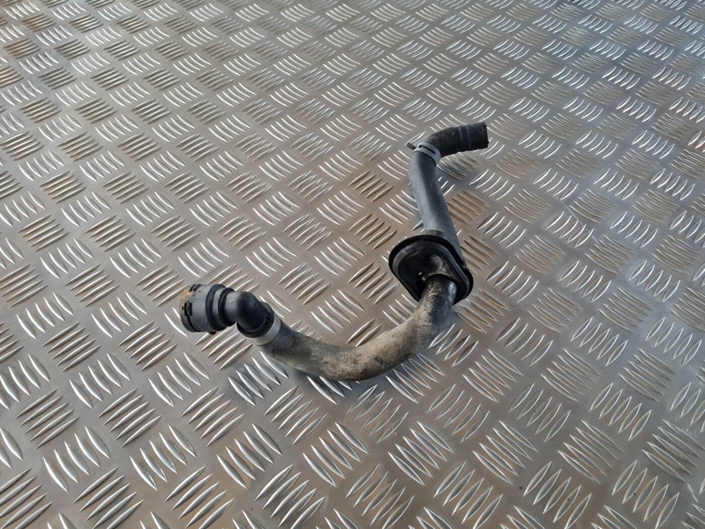 Dzesēšanas caurule priekš AUDI A4 2000 AVANT 1 Dzesēšanas caurule priekš AUDI A4 2000 AVANT