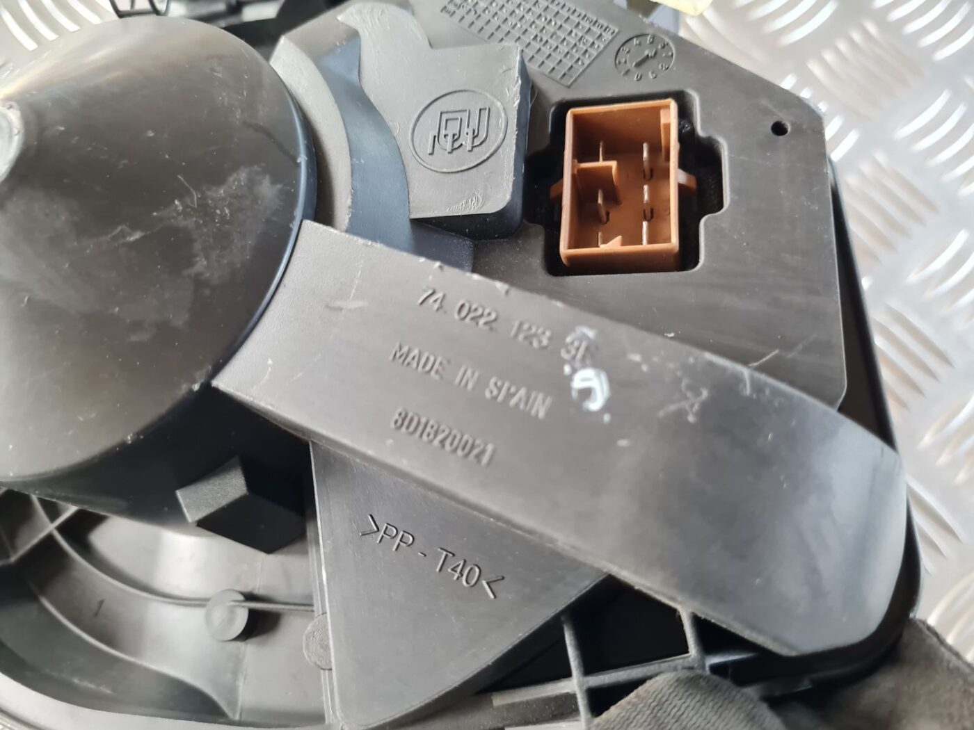 Salona ventilators priekš AUDI A4 2000 AVANT 4 Salona ventilators priekš AUDI A4 2000 AVANT