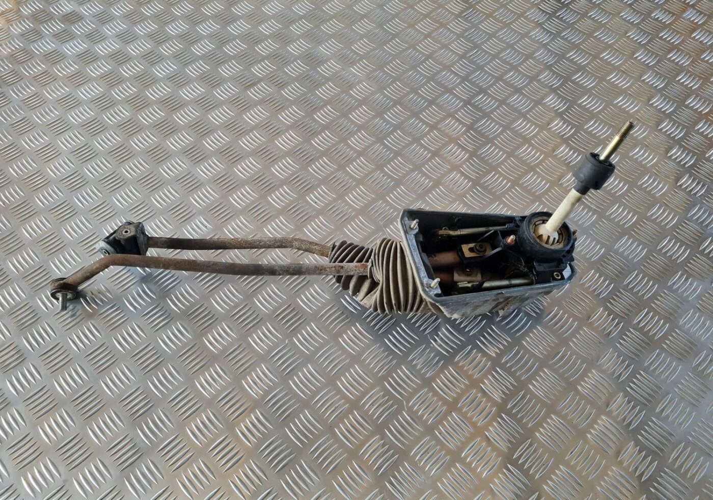 Ātrumu pārslēgšanas slēdzis priekš AUDI A4 2000 AVANT 1 Ātrumu pārslēgšanas slēdzis priekš AUDI A4 2000 AVANT