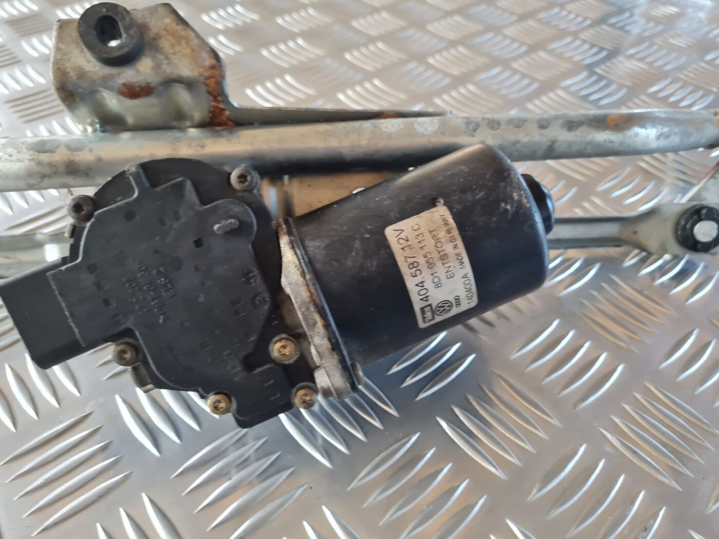 Vējstikla tīrīšanas mehānisms priekš AUDI A4 2000 AVANT 2 Vējstikla tīrīšanas mehānisms priekš AUDI A4 2000 AVANT