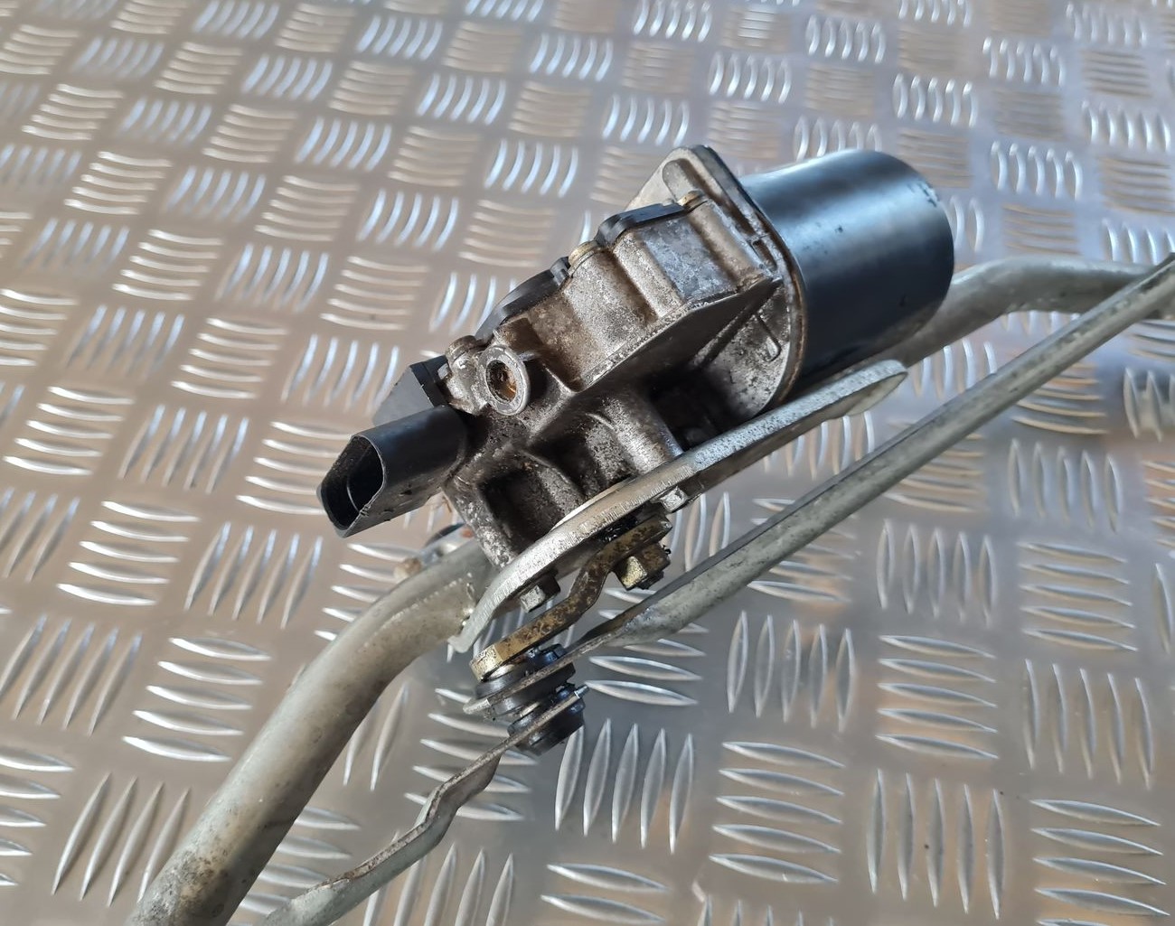 Vējstikla tīrīšanas mehānisms priekš AUDI A4 2000 AVANT 3 Vējstikla tīrīšanas mehānisms priekš AUDI A4 2000 AVANT