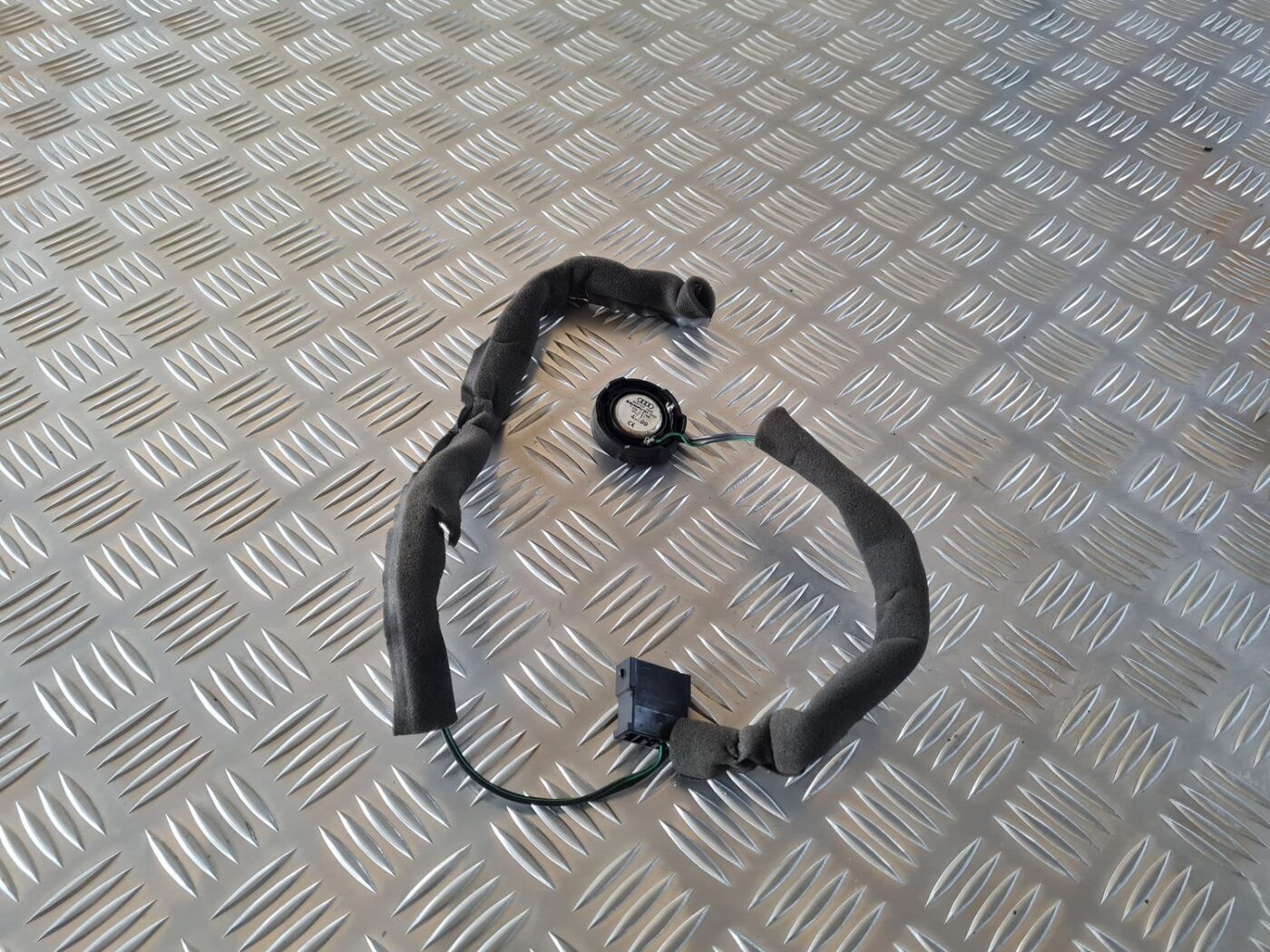 Durvju skaļrunis, augšā priekš AUDI A4 2000 AVANT 1 Durvju skaļrunis, augšā priekš AUDI A4 2000 AVANT