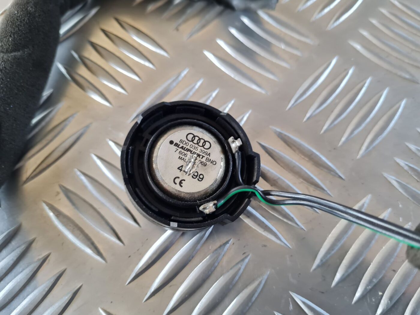 Durvju skaļrunis, augšā priekš AUDI A4 2000 AVANT 2 Durvju skaļrunis, augšā priekš AUDI A4 2000 AVANT