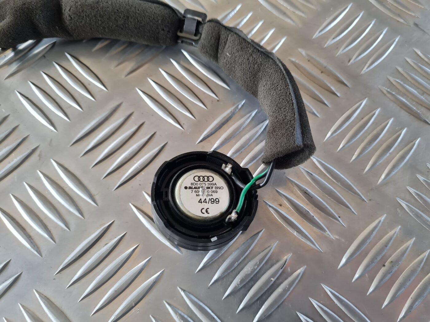 Durvju skaļrunis, augšā priekš AUDI A4 2000 AVANT 2 Durvju skaļrunis, augšā priekš AUDI A4 2000 AVANT