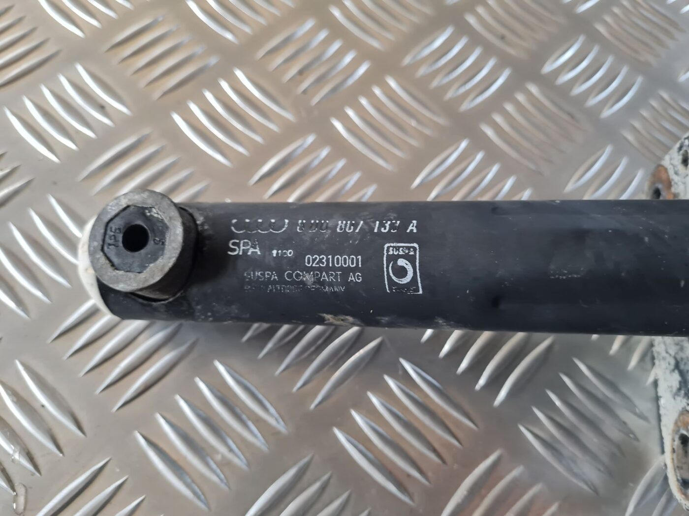 Priekšēja bufera kronšteins priekš AUDI A4 2000 AVANT 2 Priekšēja bufera kronšteins priekš AUDI A4 2000 AVANT