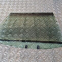 Aizmugurējo labo durvju stikls priekš AUDI A4 2000 AVANT