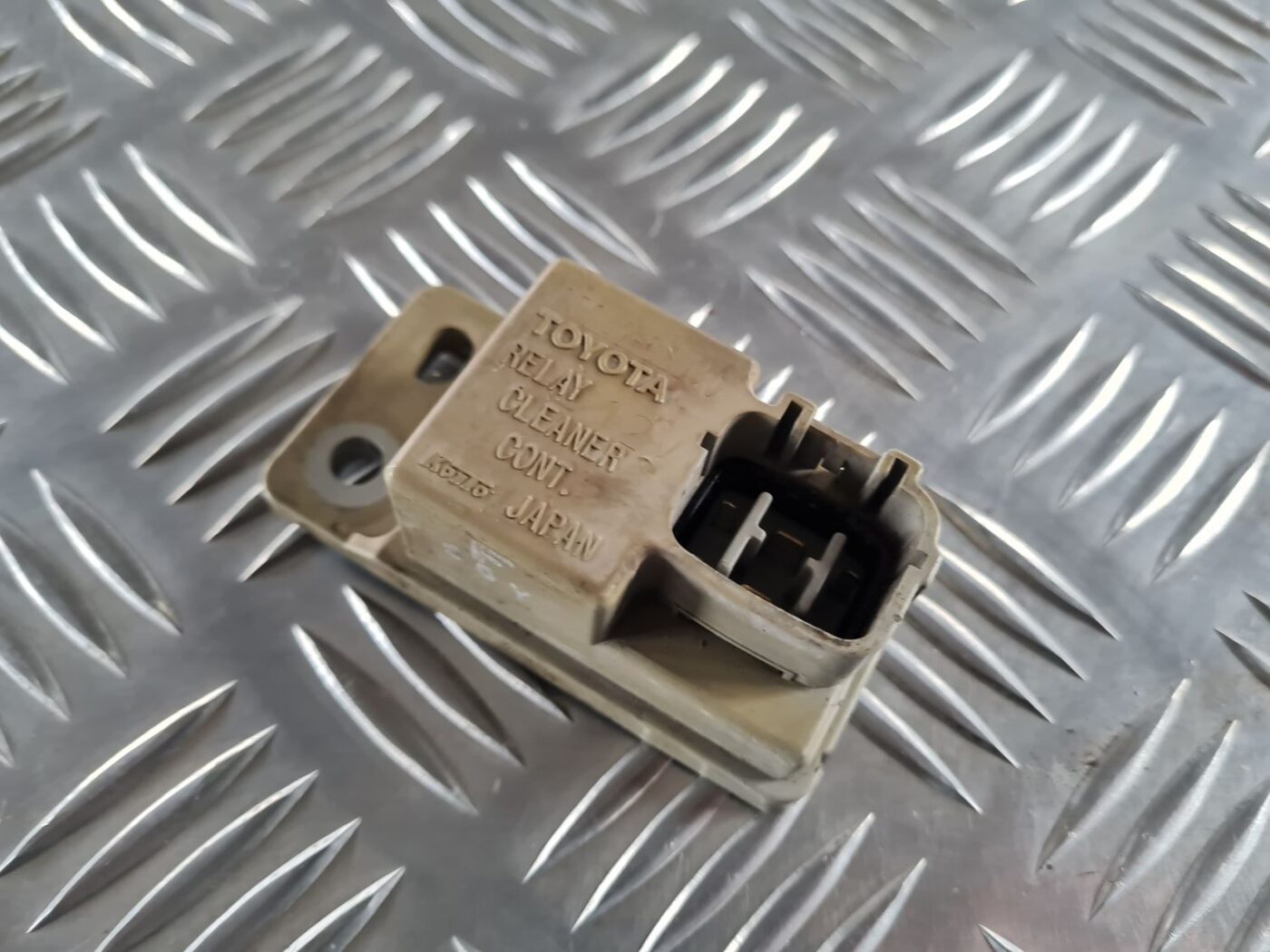 Lukturu mazgātāja relejs priekš TOYOTA AVENSIS 2007 2 Lukturu mazgātāja relejs priekš TOYOTA AVENSIS 2007