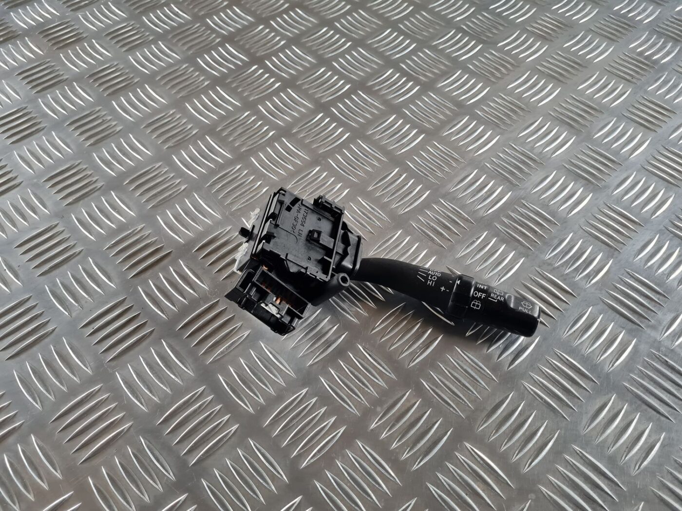 Stikla tīrītāja slēdzis priekš TOYOTA AVENSIS 2007 1 Stikla tīrītāja slēdzis priekš TOYOTA AVENSIS 2007