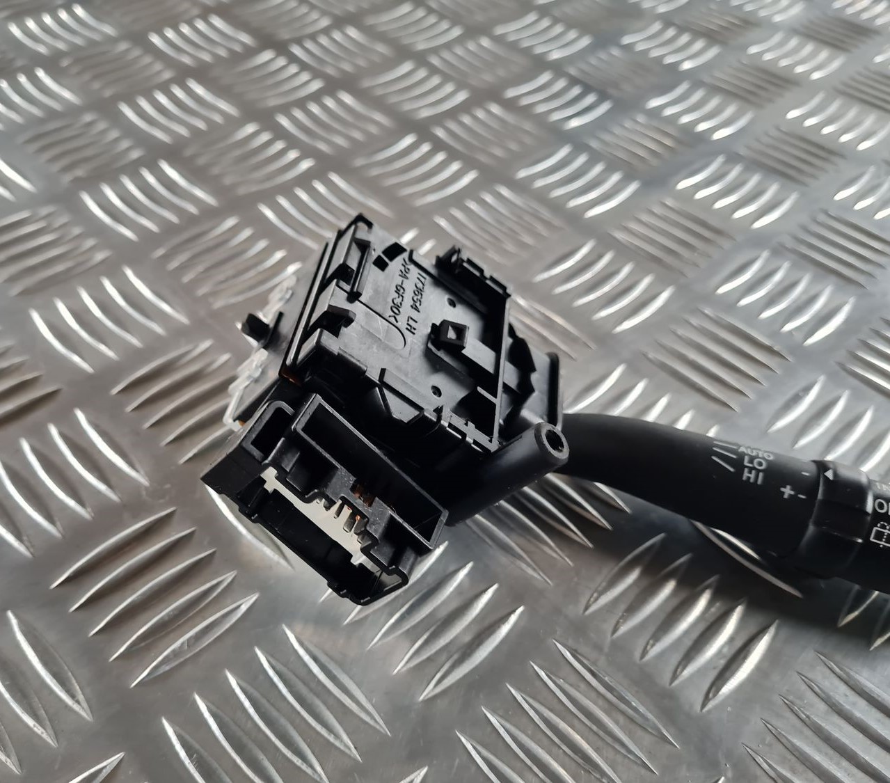 Stikla tīrītāja slēdzis priekš TOYOTA AVENSIS 2007 5 Stikla tīrītāja slēdzis priekš TOYOTA AVENSIS 2007