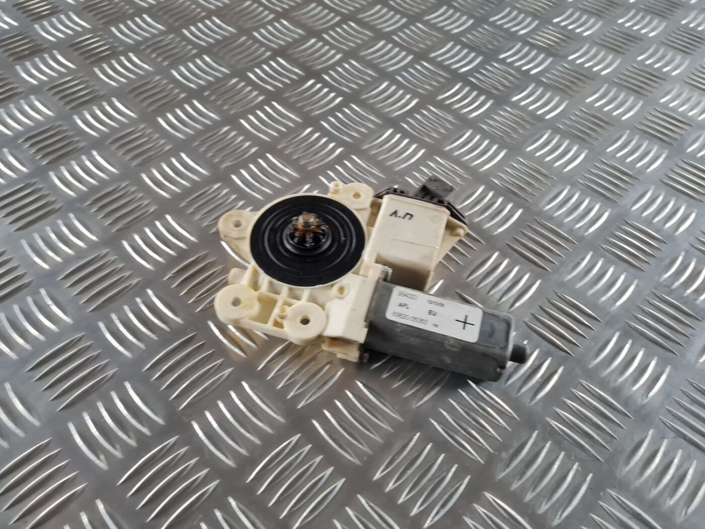 Elektrisko stiklu motors priekš TOYOTA AVENSIS 2007 1 Elektrisko stiklu motors priekš TOYOTA AVENSIS 2007