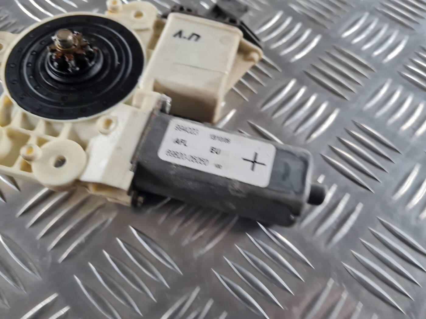 Elektrisko stiklu motors priekš TOYOTA AVENSIS 2007 2 Elektrisko stiklu motors priekš TOYOTA AVENSIS 2007