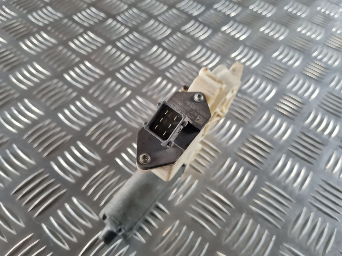 Elektrisko stiklu motors priekš TOYOTA AVENSIS 2007 3 Elektrisko stiklu motors priekš TOYOTA AVENSIS 2007