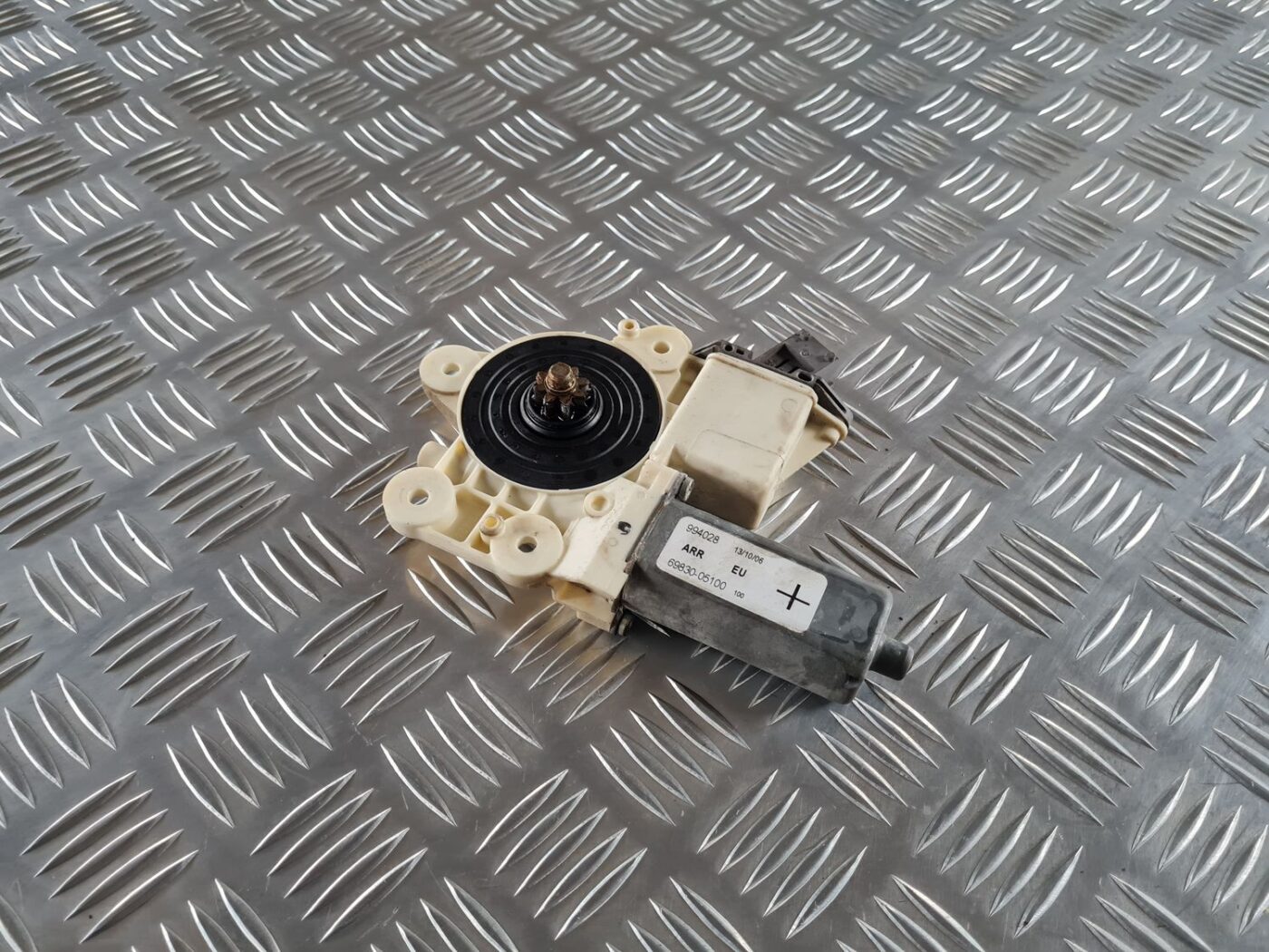 Elektrisko stiklu motors priekš TOYOTA AVENSIS 2007 1 Elektrisko stiklu motors priekš TOYOTA AVENSIS 2007