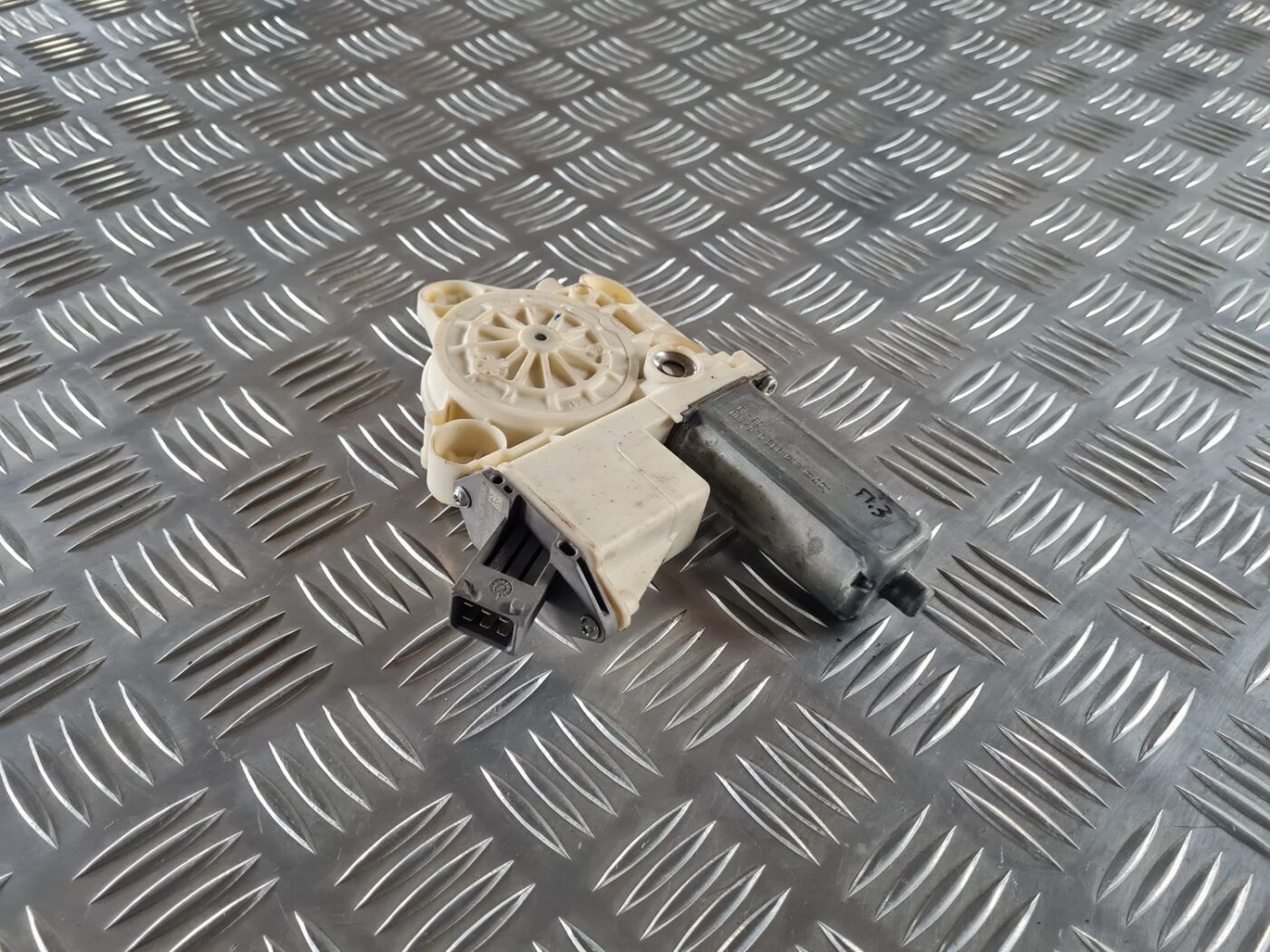 Elektrisko stiklu motors priekš TOYOTA AVENSIS 2007 3 Elektrisko stiklu motors priekš TOYOTA AVENSIS 2007