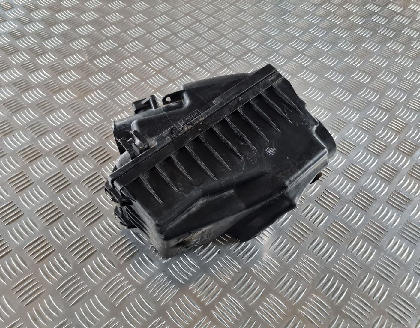 Gaisa filtra korpuss priekš TOYOTA AVENSIS 2007 4 Gaisa filtra korpuss priekš TOYOTA AVENSIS 2007