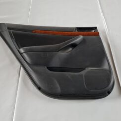 Aizmugurējo kreiso durvju apdare priekš TOYOTA AVENSIS 2007