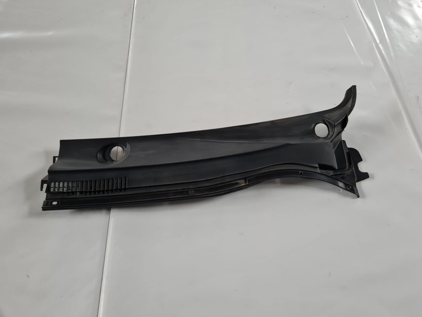 Vējstikla uzlikas (deflektora) režģis priekš TOYOTA AVENSIS 2007 1 Vējstikla uzlikas (deflektora) režģis priekš TOYOTA AVENSIS 2007