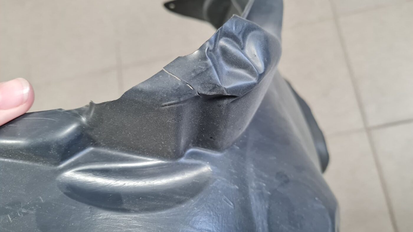 Priekšējais kreisais paspārns priekš Nissan Note (E11) 2006-2012 6 Priekšējais kreisais paspārns priekš Nissan Note (E11) 2006-2012