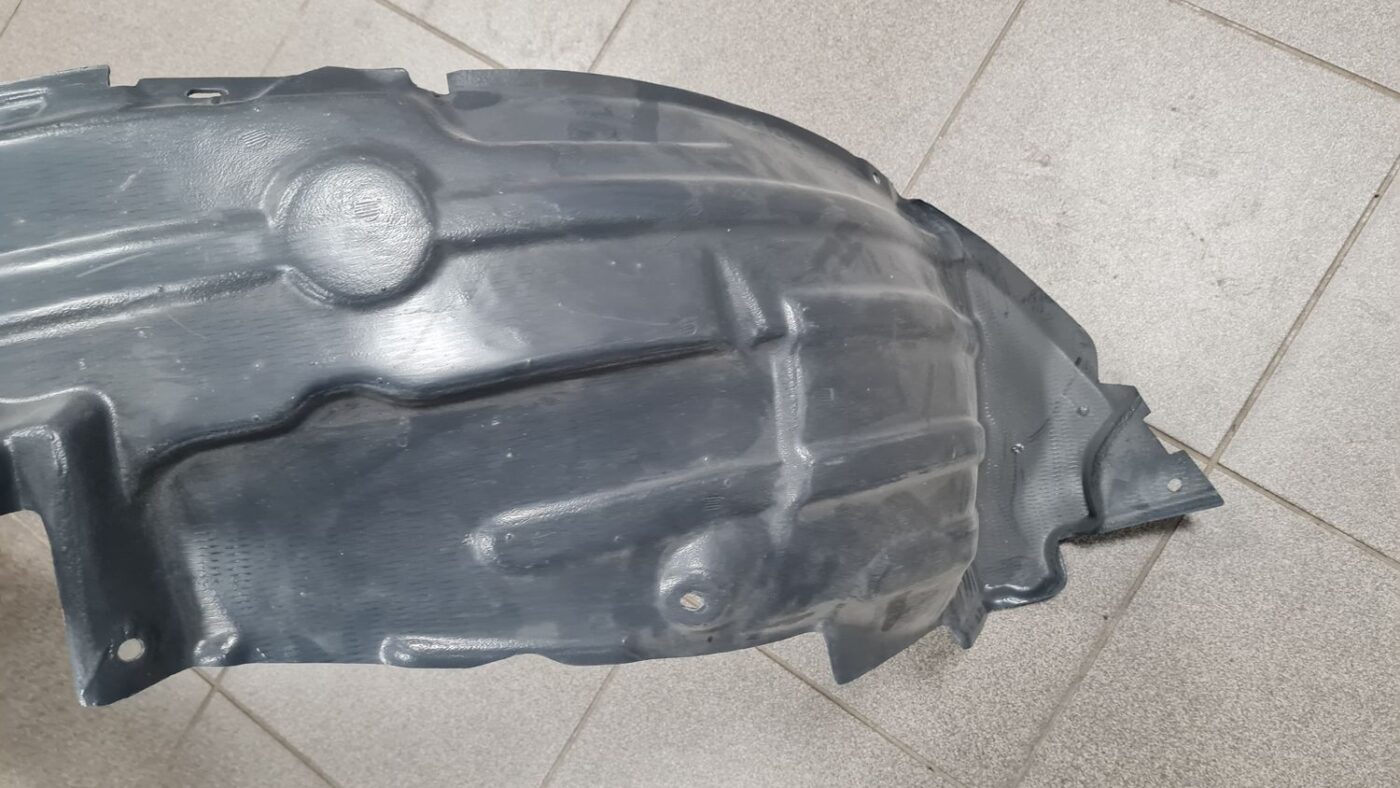 Priekšējais kreisais paspārns