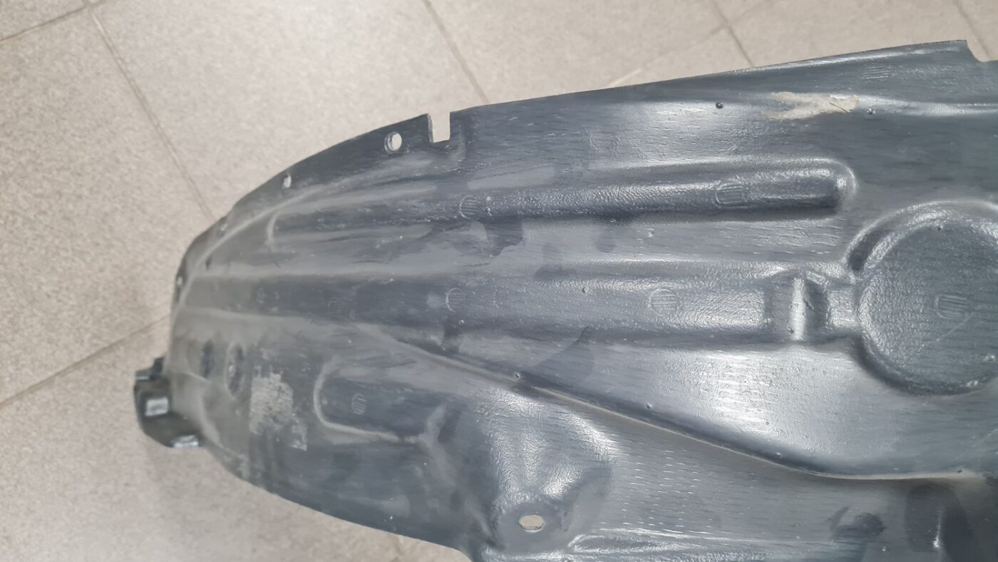 Priekšējais kreisais paspārns