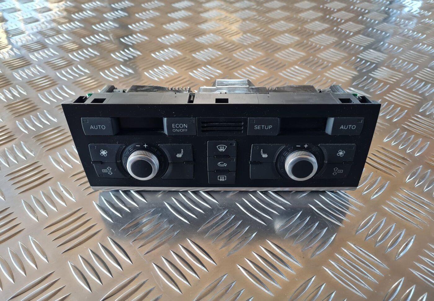 Klimata kontroles bloks priekš AUDI A6 2008 2 Klimata kontroles bloks priekš AUDI A6 2008