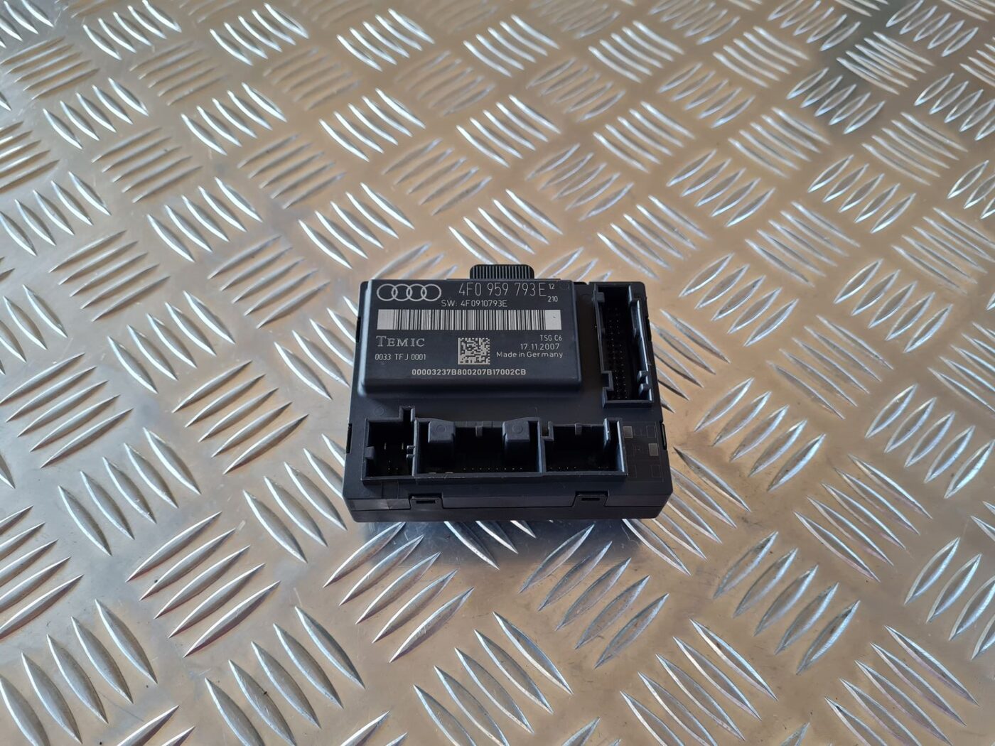 Priekšējo kreiso durvju vadības bloks priekš AUDI A6 2008 1 Priekšējo kreiso durvju vadības bloks priekš AUDI A6 2008