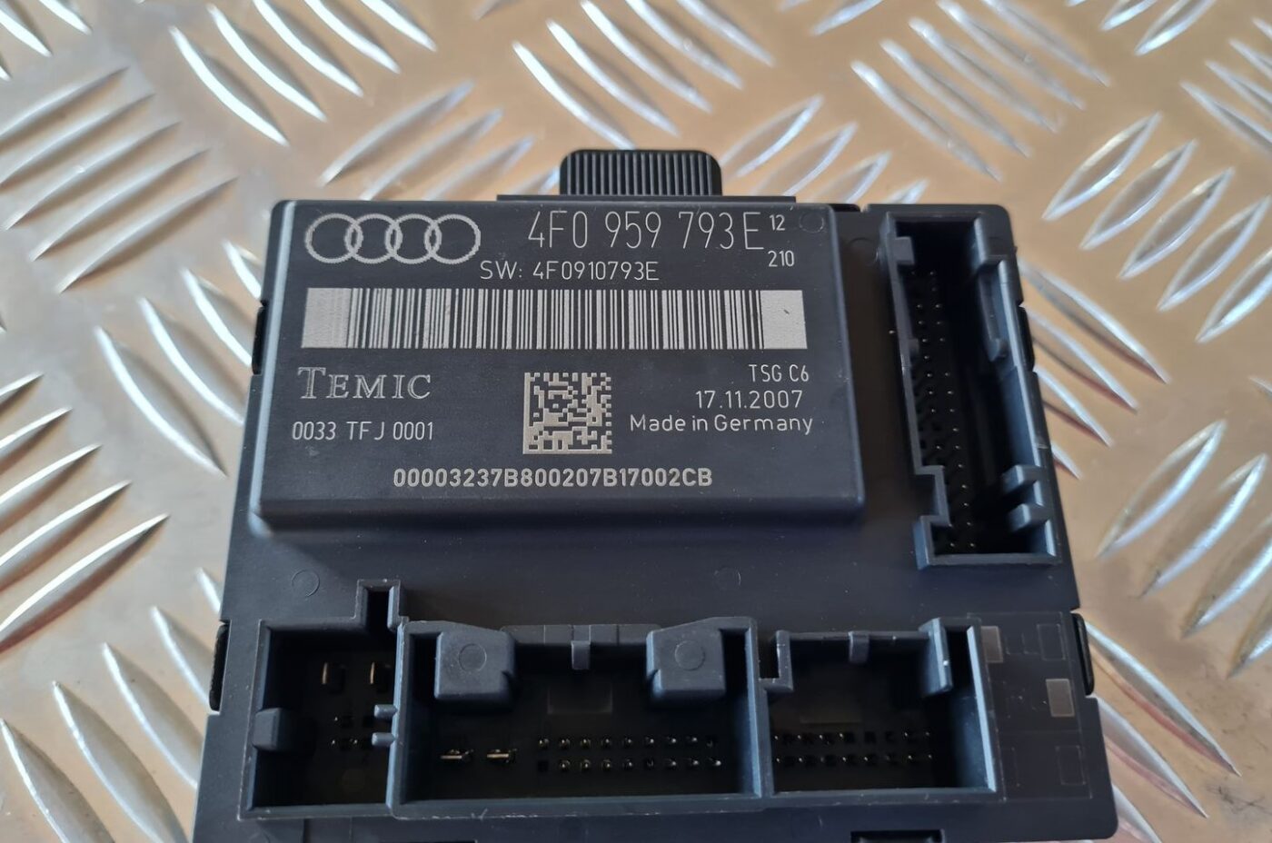 Priekšējo kreiso durvju vadības bloks priekš AUDI A6 2008 2 Priekšējo kreiso durvju vadības bloks priekš AUDI A6 2008