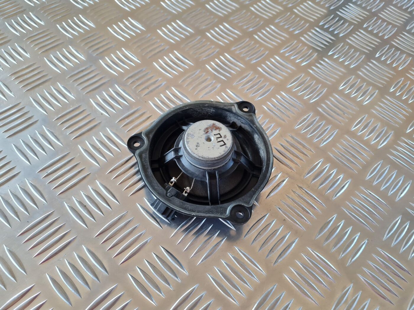 Durvju skaļrunis, apakšā priekš AUDI A6 2008