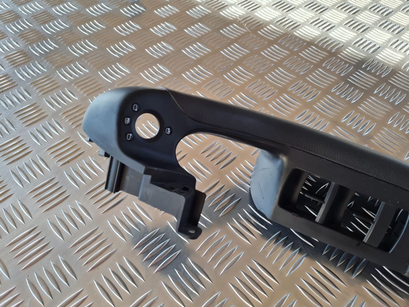 Priekšējo kreiso durvju apdare priekš AUDI A6 2008