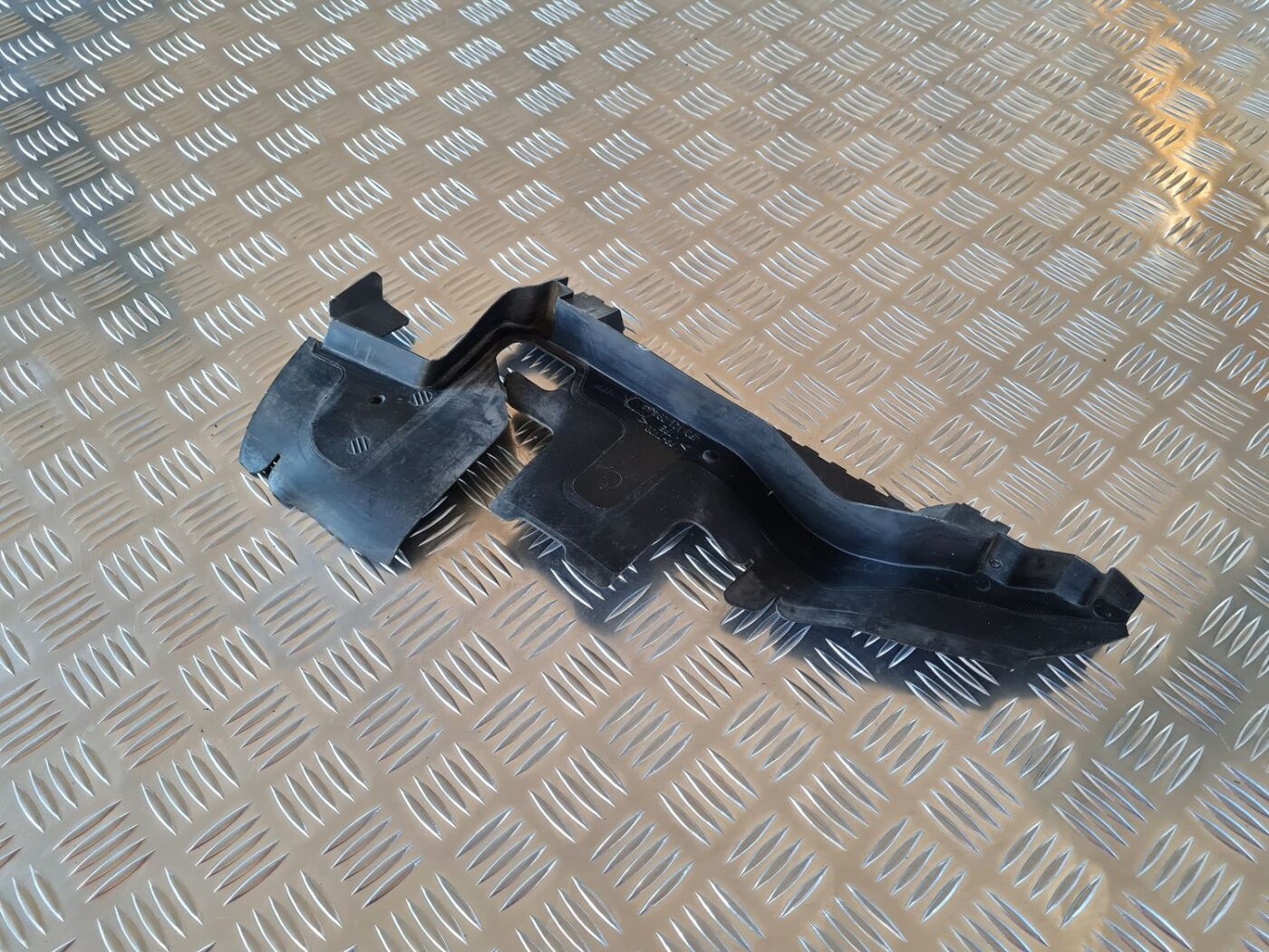 Ieplūdes gaisa deflektors/Difuzors priekš AUDI A6 2008 4 Ieplūdes gaisa deflektors/Difuzors priekš AUDI A6 2008