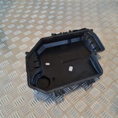 Drošinātāju kārbas korpusa vāks priekš AUDI A6 2008