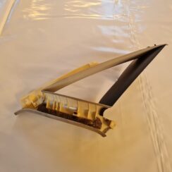 Aizmugurējas salona statnes apdare priekš AUDI A6 2008