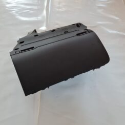 Mantu glabāšanas nodalījums pasažiera pusē priekš AUDI A6 2008