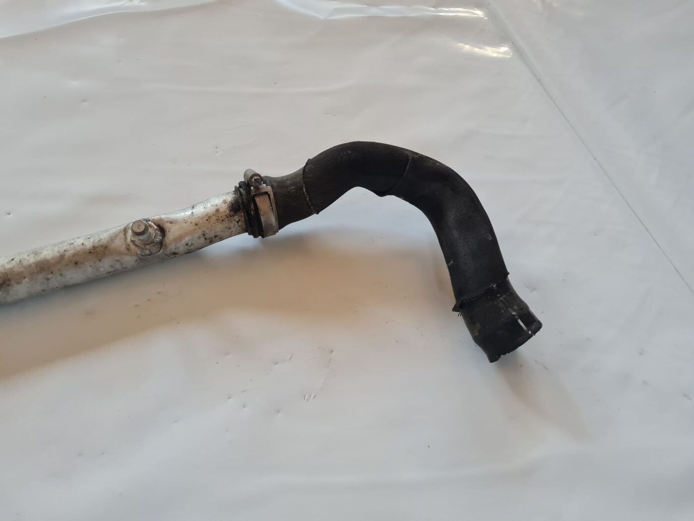 Interkulera caurule priekš AUDI A6 2008 2 Interkulera caurule priekš AUDI A6 2008