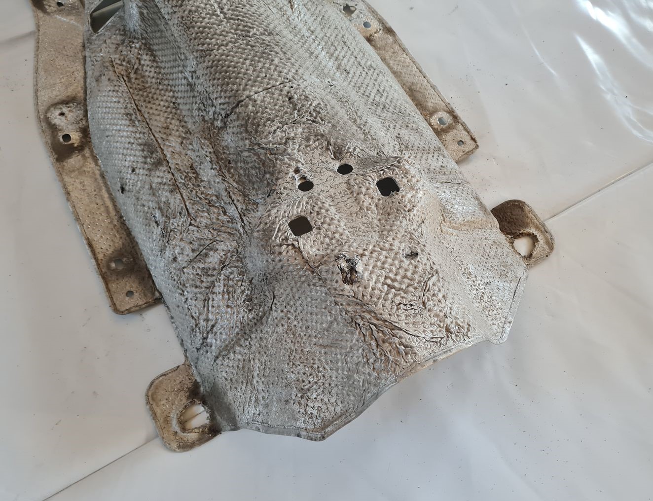 Izpūtēja sistēmas karstuma aizsargs priekš AUDI A6 2008