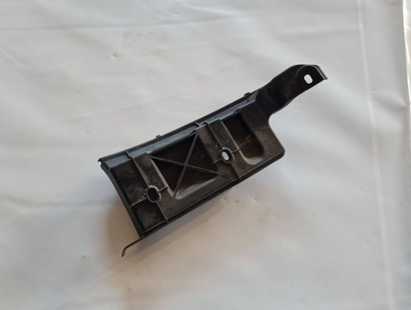 Aizmugurēja bufera kronšteins priekš AUDI A6 2008 4 Aizmugurēja bufera kronšteins priekš AUDI A6 2008