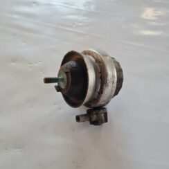 Dzinēja spilvens priekš AUDI A6 2008