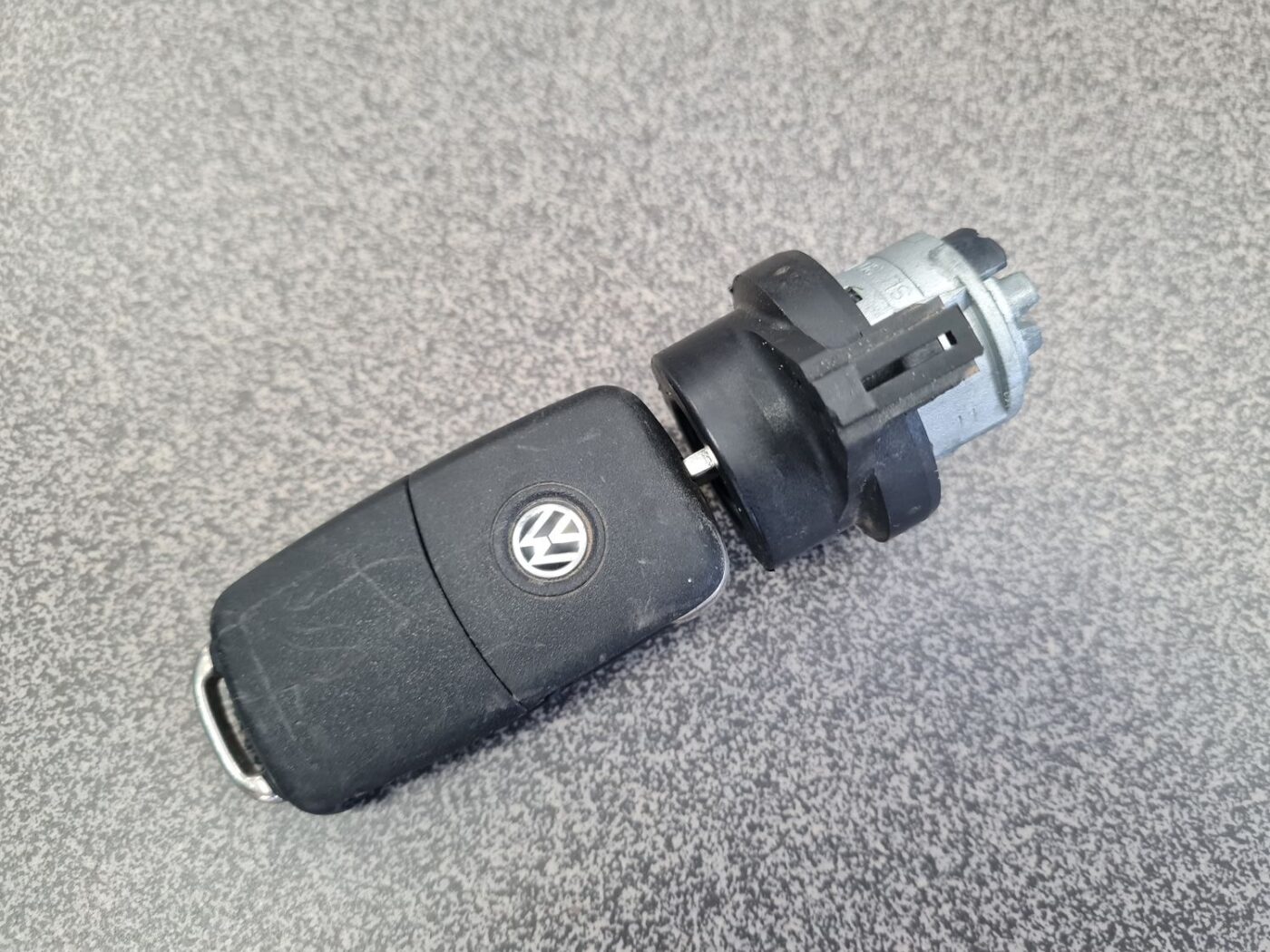 Aizdedzes slēdzene priekš VW POLO 2011 2 Aizdedzes slēdzene priekš VW POLO 2011