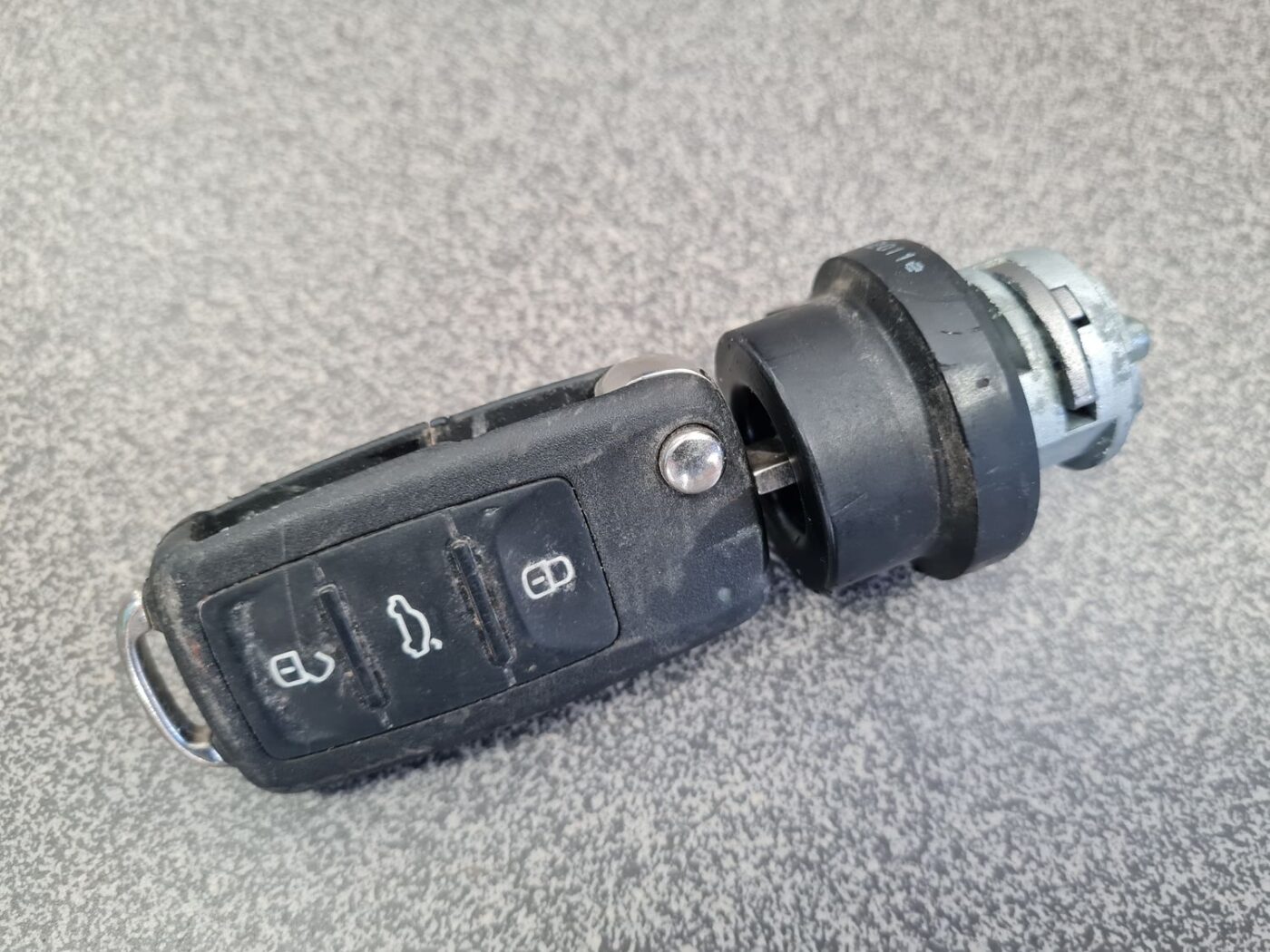 Aizdedzes slēdzene priekš VW POLO 2011 8 Aizdedzes slēdzene priekš VW POLO 2011