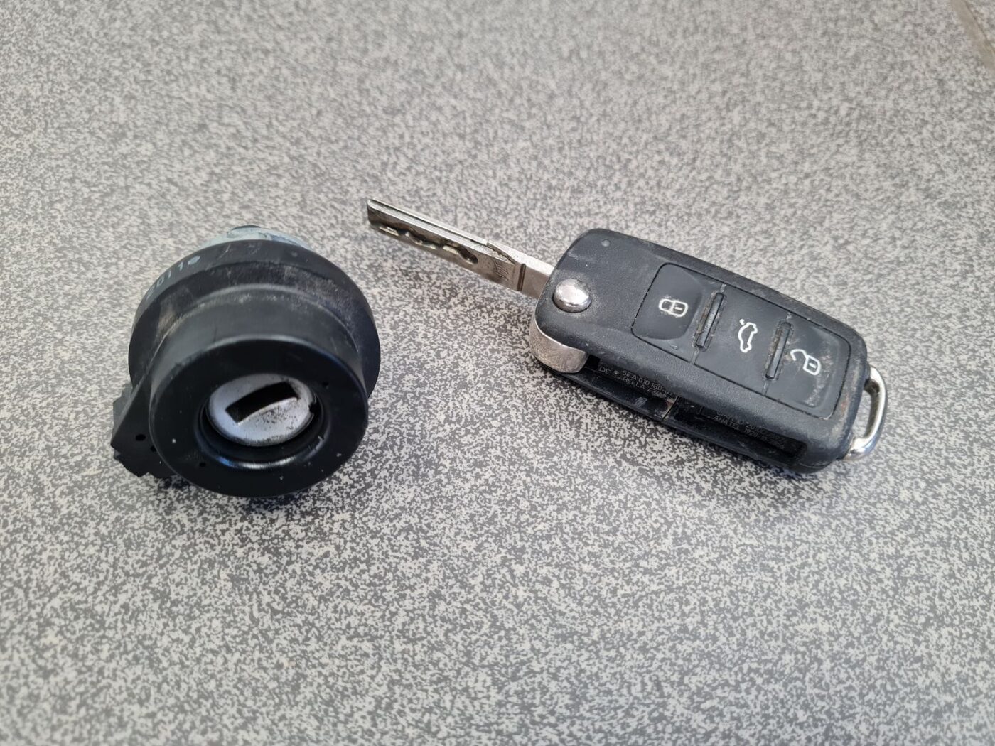 Aizdedzes slēdzene priekš VW POLO 2011 6 Aizdedzes slēdzene priekš VW POLO 2011