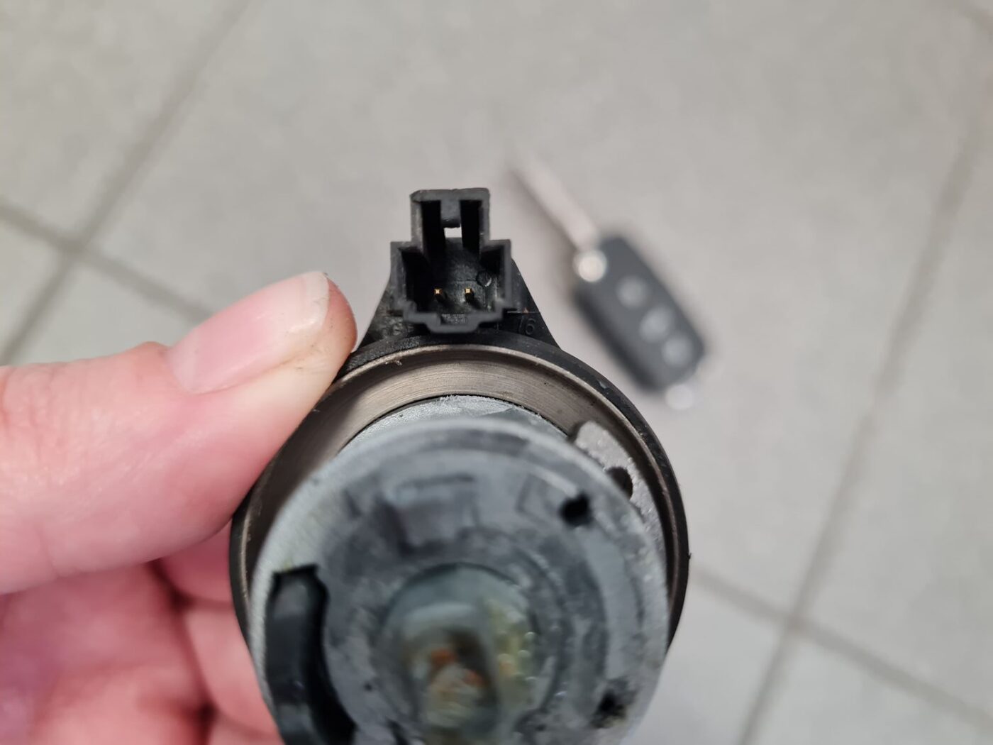 Aizdedzes slēdzene priekš VW POLO 2011 5 Aizdedzes slēdzene priekš VW POLO 2011