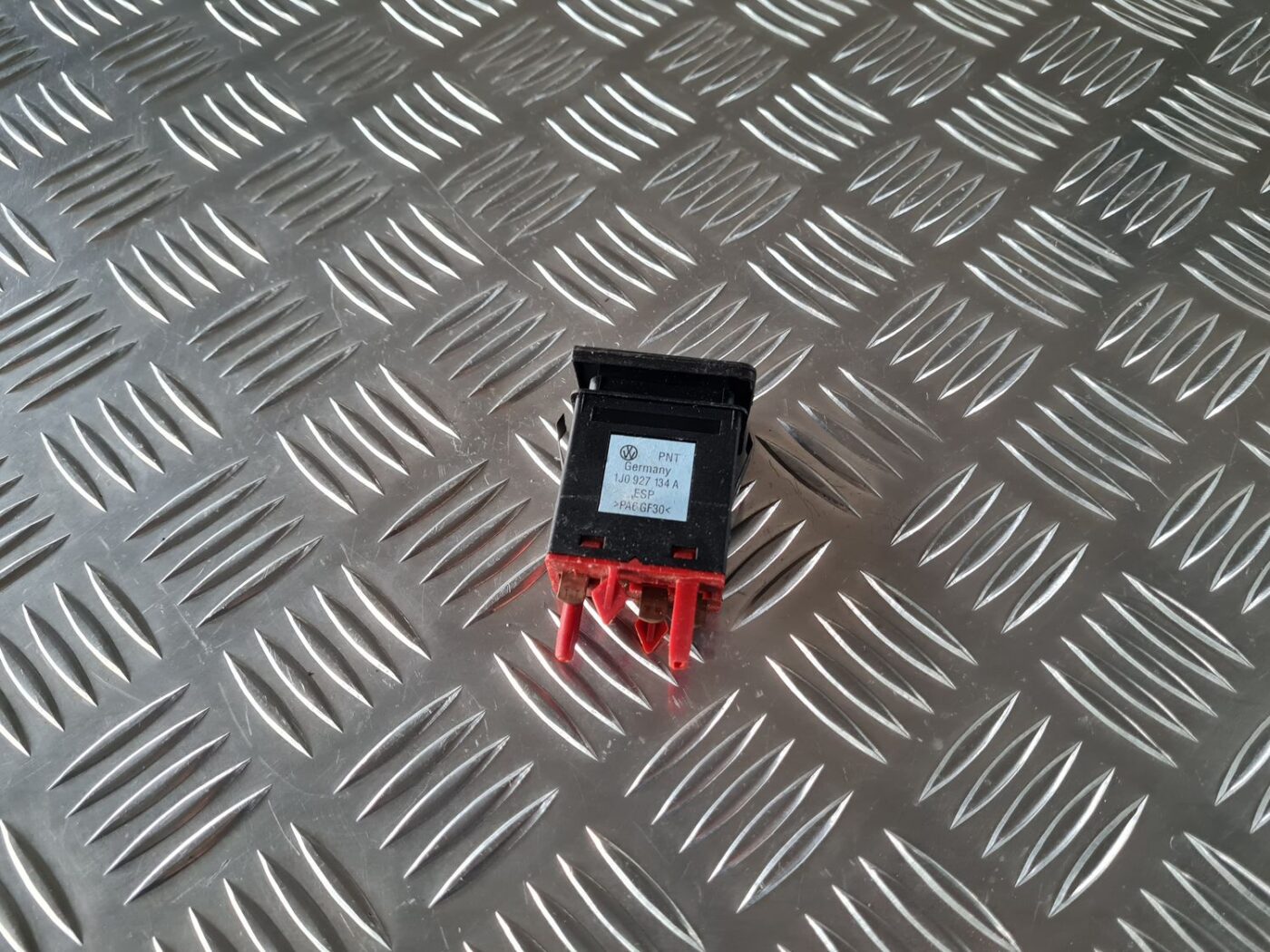 ESP poga priekš VW GOLF IV 1999 2 ESP poga priekš VW GOLF IV 1999