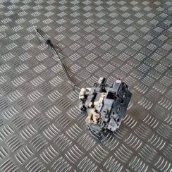 Aizmugurējo kreiso durvju slēdzene priekš VW GOLF IV 1999