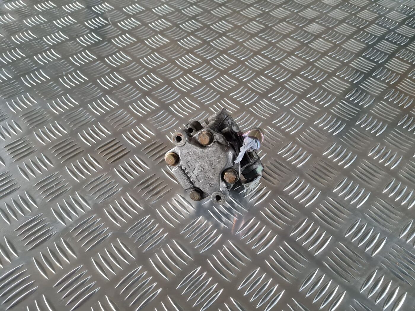 Hidrauliskais pastiprinātājs priekš VW GOLF IV 1999 1 Hidrauliskais pastiprinātājs priekš VW GOLF IV 1999