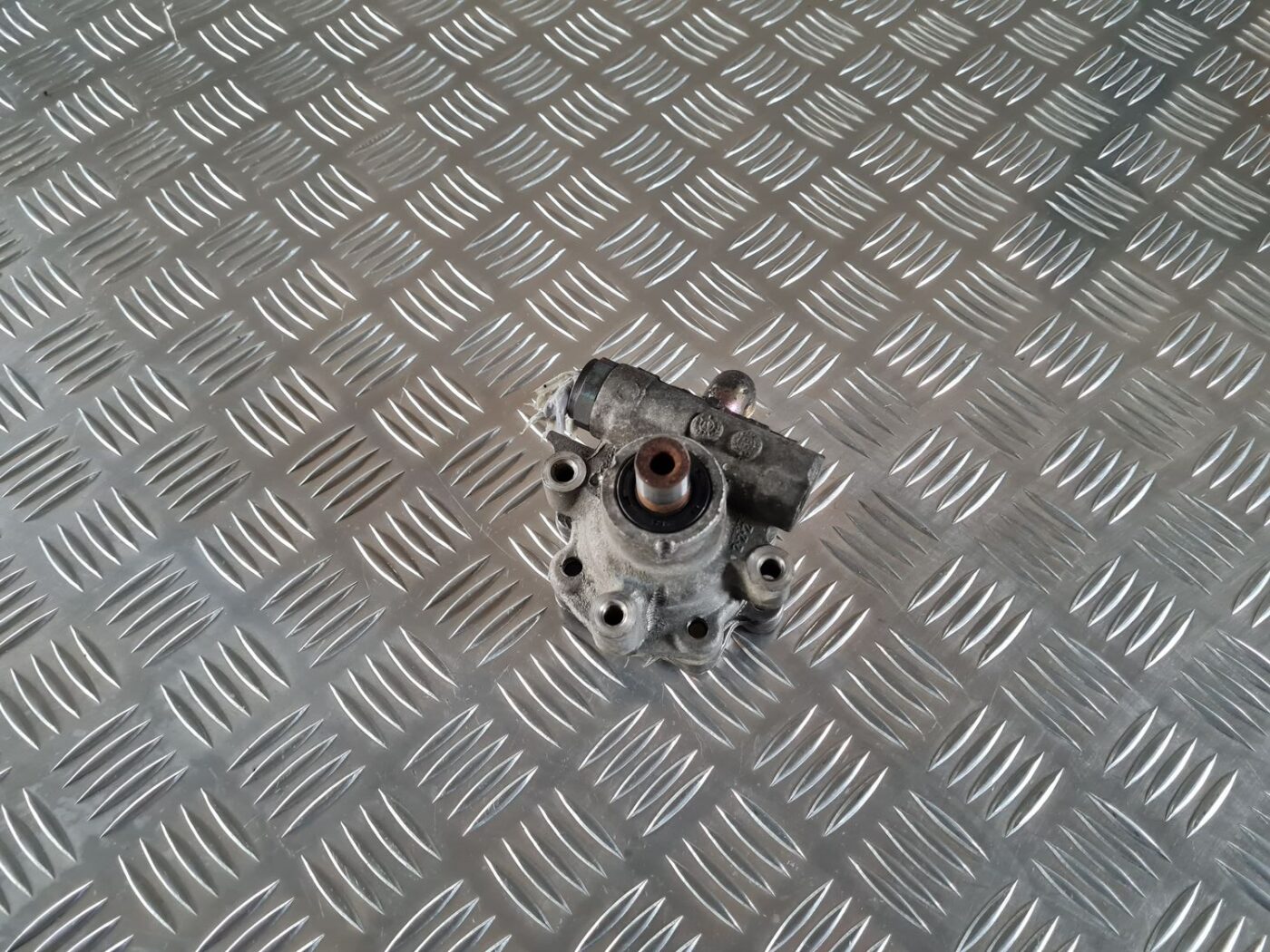 Hidrauliskais pastiprinātājs priekš VW GOLF IV 1999 2 Hidrauliskais pastiprinātājs priekš VW GOLF IV 1999