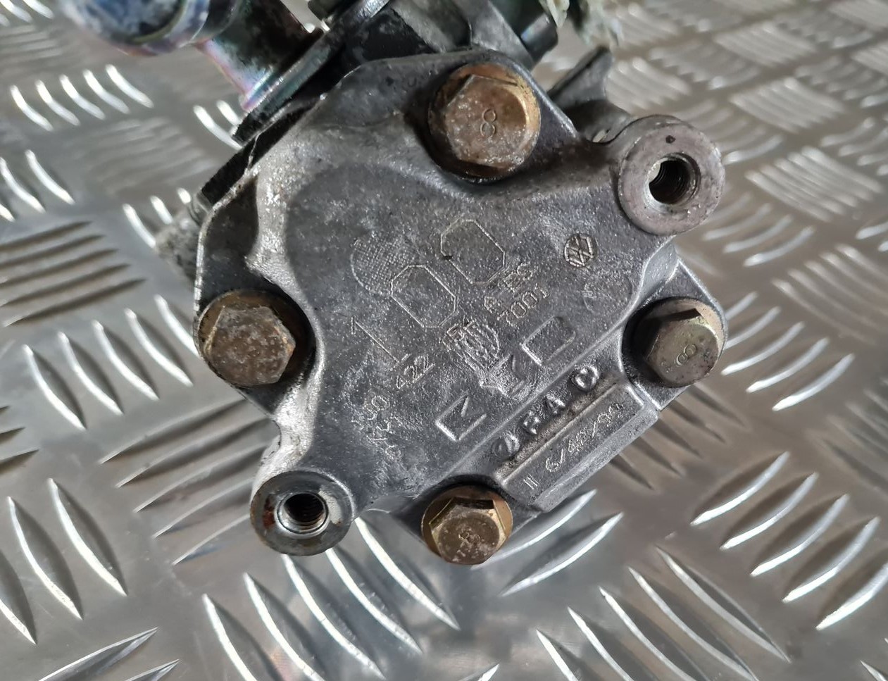 Hidrauliskais pastiprinātājs priekš VW GOLF IV 1999 3 Hidrauliskais pastiprinātājs priekš VW GOLF IV 1999