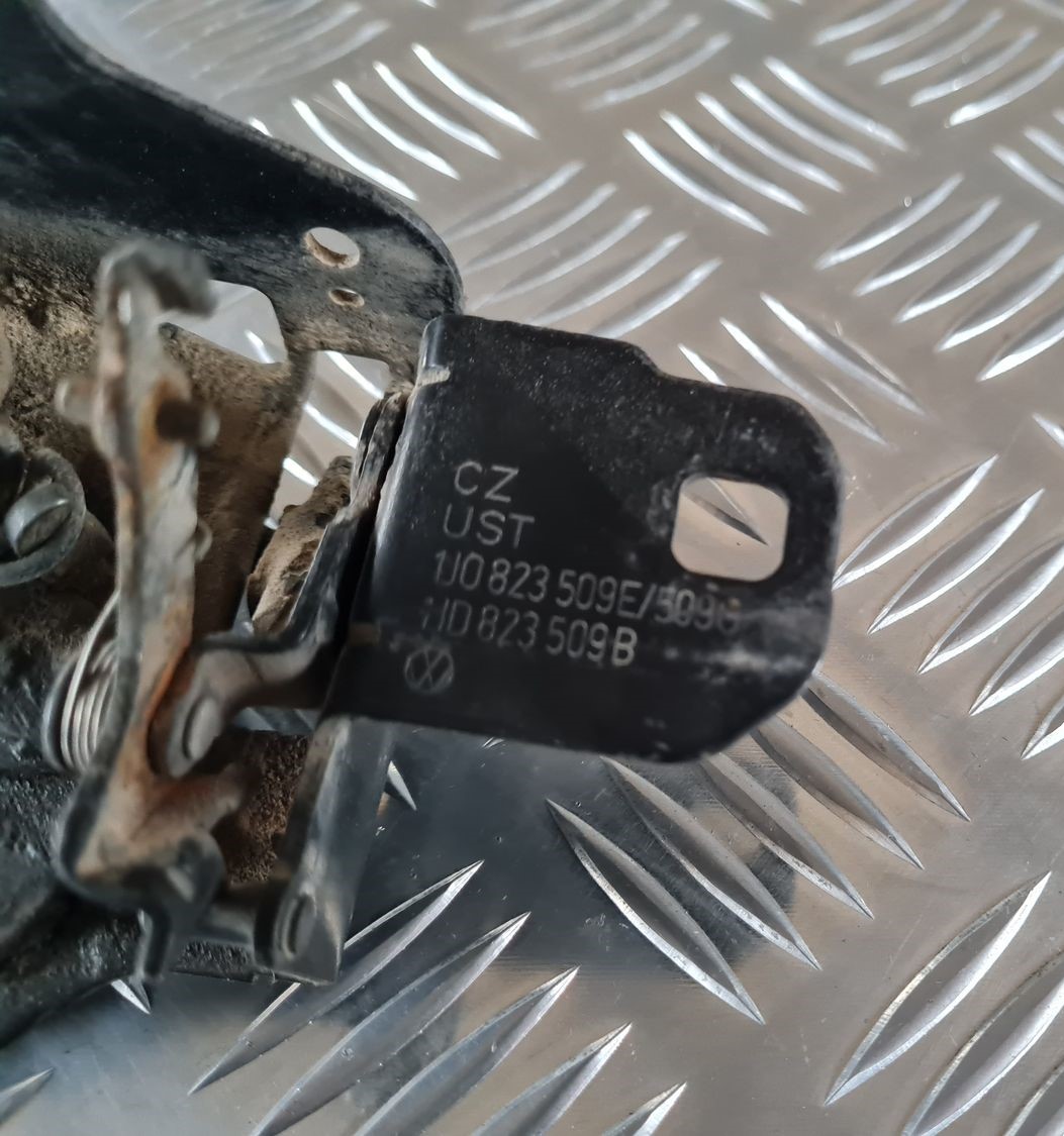 Pārsega slēdzene priekš VW GOLF IV 1999 2 Pārsega slēdzene priekš VW GOLF IV 1999