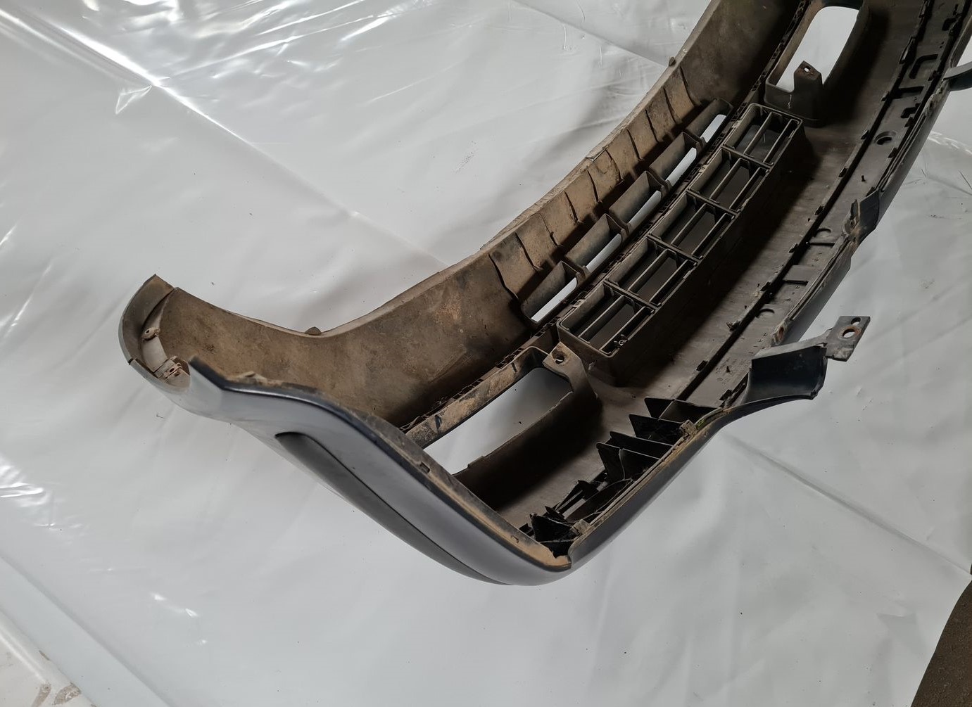 Priekšējais buferis priekš VW GOLF IV 1999 3 Priekšējais buferis priekš VW GOLF IV 1999